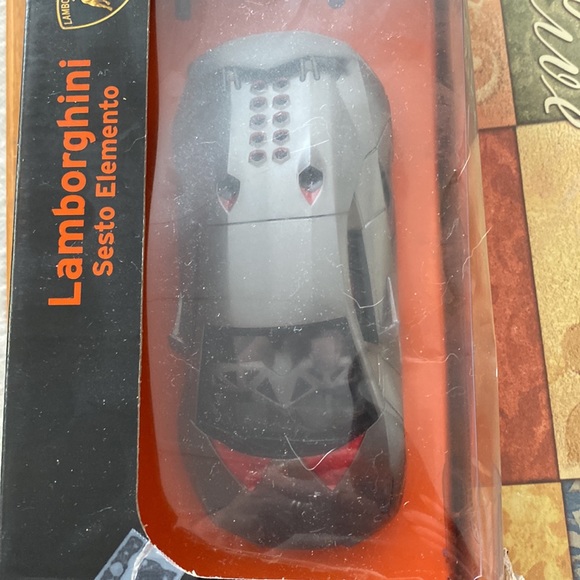 Lamborghini Sesto Elemento 1:24 Scale new in the box with remote control - Picture 5 of 6